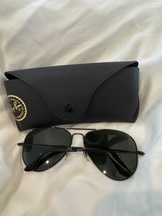 Ray-Ban Black aviators